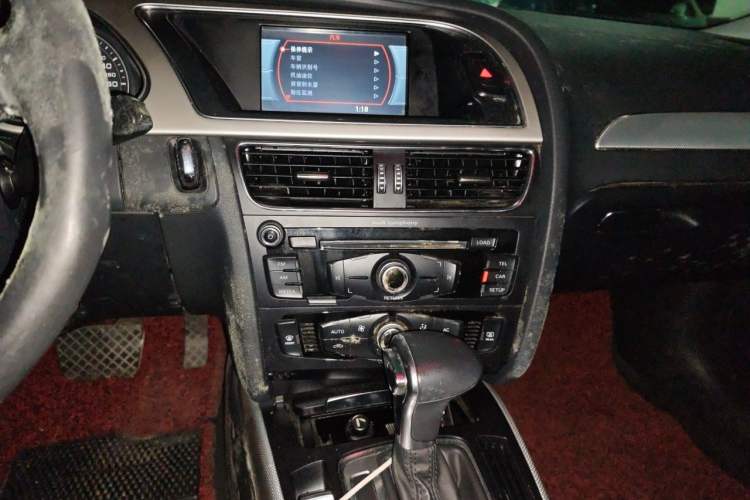 Used Audi A4L 2013 35 TFSI Automatic Comfort Model Audio And AC Panel