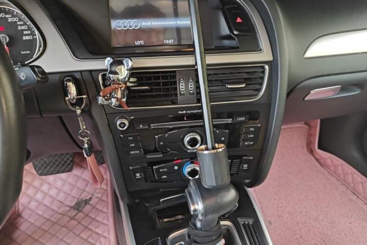 Used Audi A4L 2013 35 TFSI Automatic Standard Model Audio And AC Panel