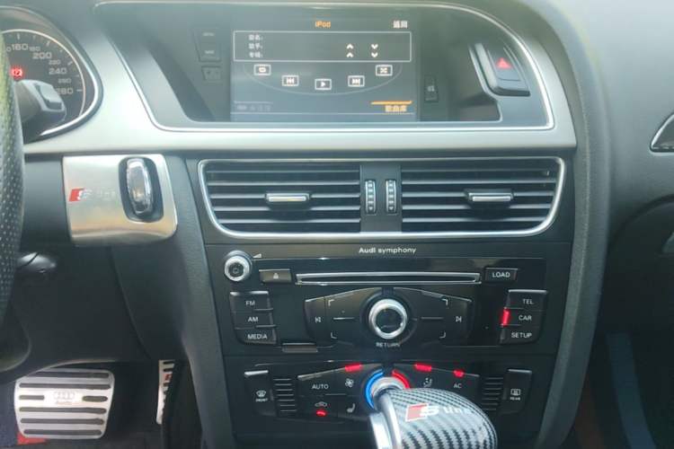 Used Audi A4L 2013 35 TFSI Automatic Comfort Model Audio And AC Panel