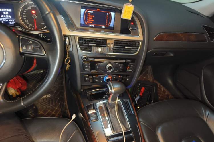 Used Audi A4L 2013 35 TFSI Automatic Comfort Model Audio And AC Panel