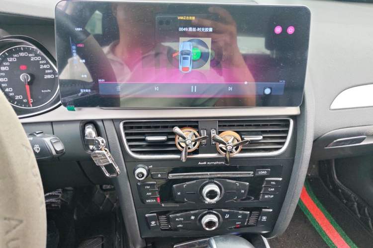 Used Audi A4L 2013 35 TFSI Automatic Standard Model Audio And AC Panel