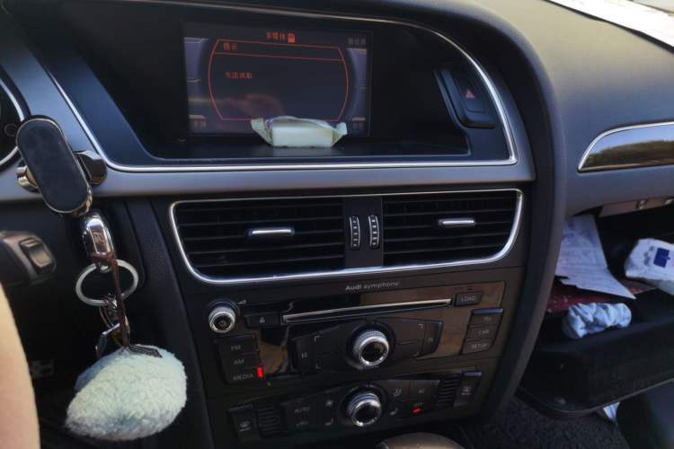 Used Audi A4L 2013 35 TFSI Automatic Comfort Model Audio And AC Panel