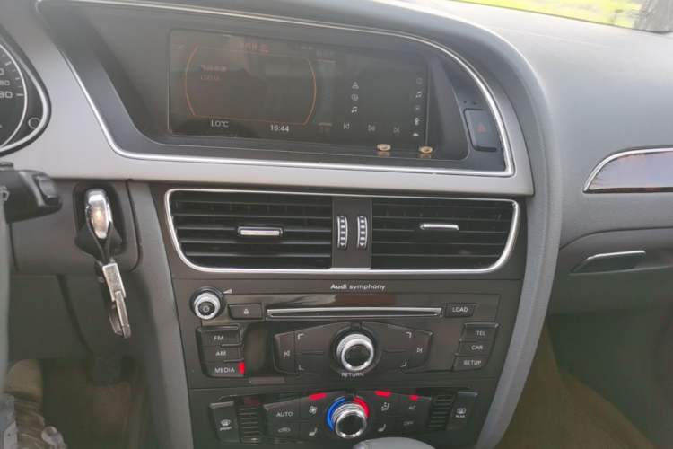 Used Audi A4L 2013 35 TFSI Automatic Comfort Model Audio And AC Panel