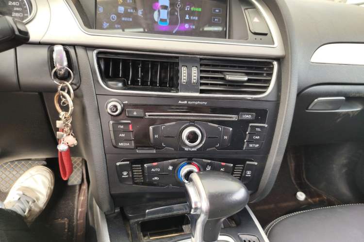 Used Audi A4L 2013 35 TFSI Automatic Standard Model Audio And AC Panel