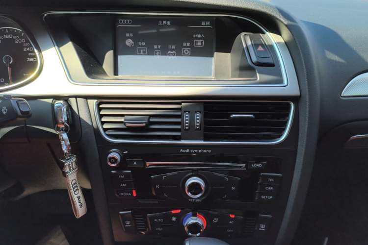 Used Audi A4L 2013 35 TFSI Automatic Standard Model Audio And AC Panel