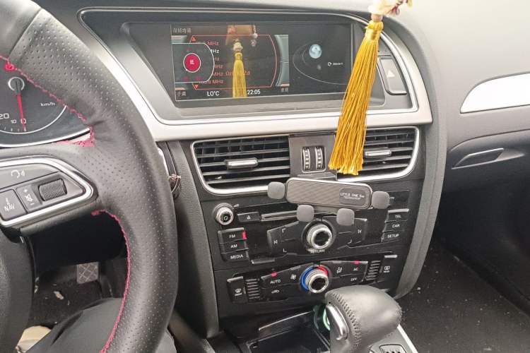 Used Audi A4L 2013 35 TFSI Automatic Standard Model Audio And AC Panel