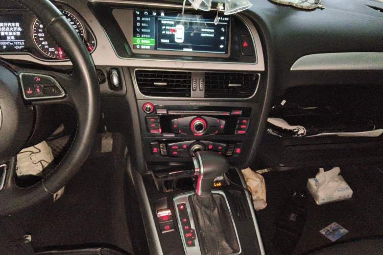 Used Audi A4L 2013 35 TFSI Automatic Standard Model Audio And AC Panel