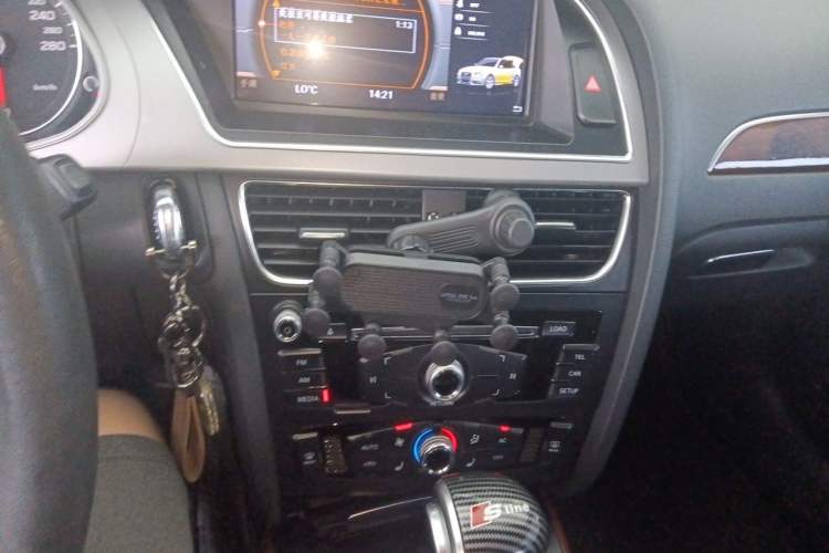 Used Audi A4L 2013 35 TFSI Automatic Comfort Model Audio And AC Panel