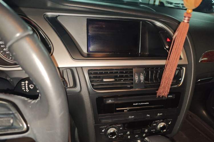 Used Audi A4L 2013 35 TFSI Automatic Technology Edition Audio And AC Panel
