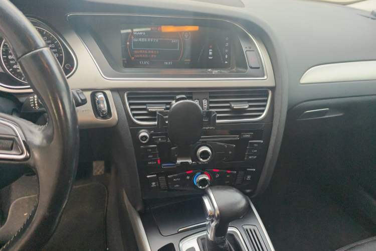 Used Audi A4L 2013 35 TFSI Automatic Standard Model Audio And AC Panel