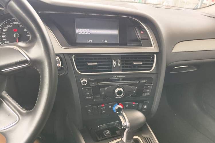Used Audi A4L 2013 30 TFSI Automatic Comfort Model Audio And AC Panel