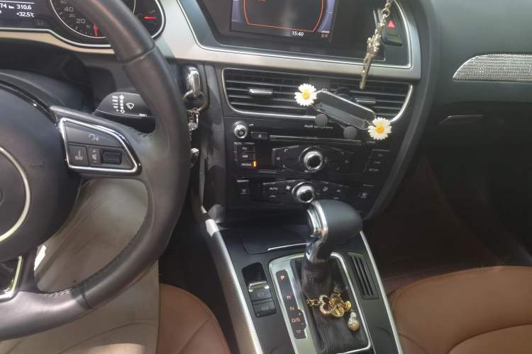 Used Audi A4L 2013 35 TFSI Automatic Standard Model Audio And AC Panel