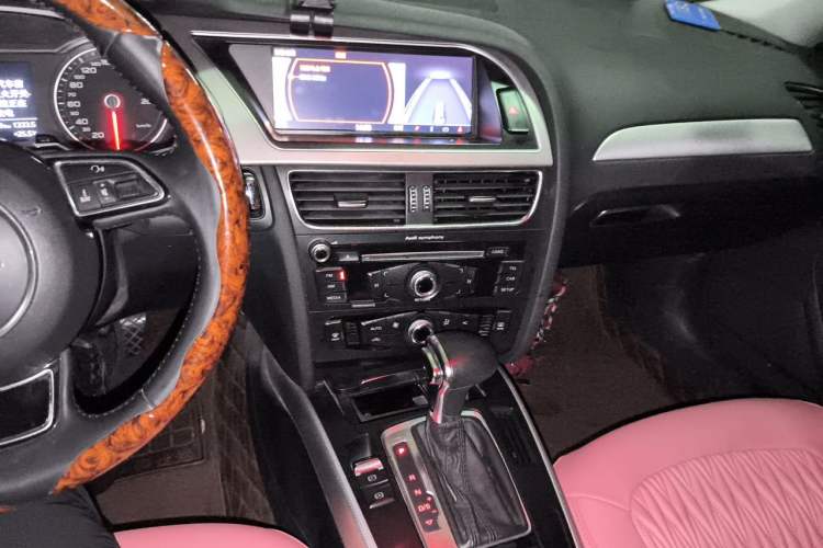 Used Audi A4L 2013 35 TFSI Automatic Standard Model Audio And AC Panel
