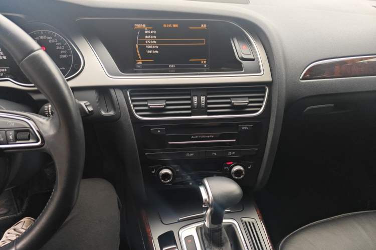 Used Audi A4L 2013 35 TFSI Automatic Technology Edition Audio And AC Panel