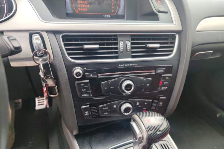 Used Audi A4L 2013 35 TFSI Automatic Standard Model Audio And AC Panel