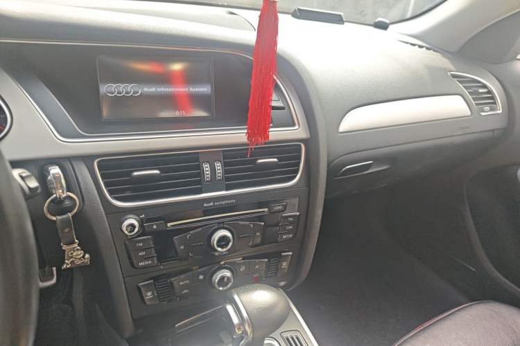 Used Audi A4L 2013 35 TFSI Automatic Standard Model Audio And AC Panel