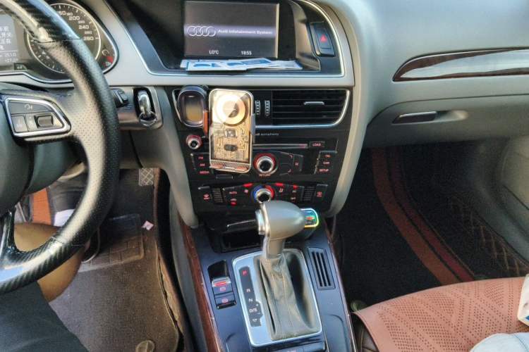 Used Audi A4L 2013 35 TFSI Automatic Standard Model Audio And AC Panel