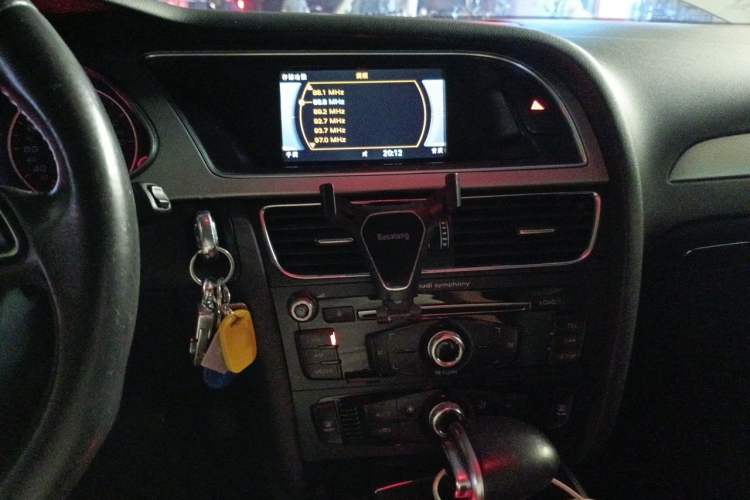 Used Audi A4L 2013 35 TFSI Automatic Standard Model Audio And AC Panel