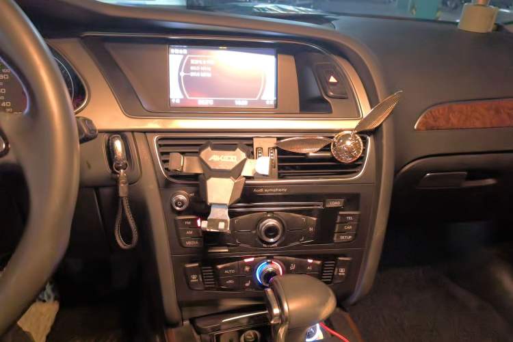 Used Audi A4L 2013 35 TFSI Automatic Comfort Model Audio And AC Panel