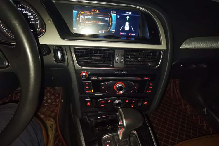 Used Audi A4L 2013 35 TFSI Automatic Standard Model Audio And AC Panel