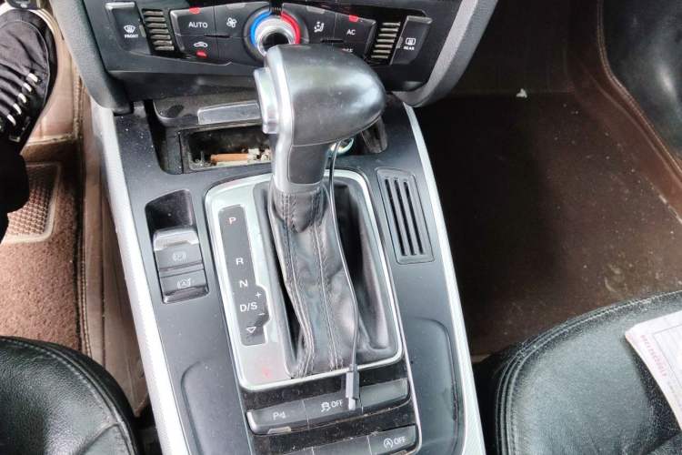 Used Audi A4L 2013 35 TFSI Automatic Standard Model Audio And AC Panel
