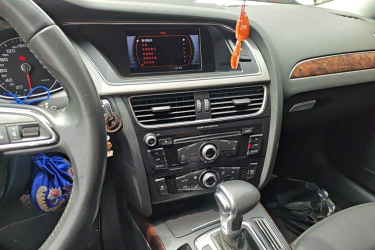 Used Audi A4L 2013 35 TFSI Automatic Comfort Model Audio And AC Panel
