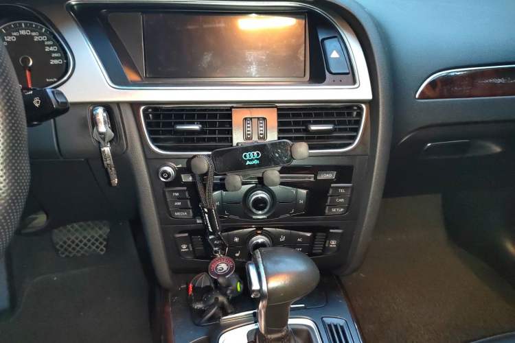 Used Audi A4L 2013 35 TFSI Automatic Comfort Model Audio And AC Panel