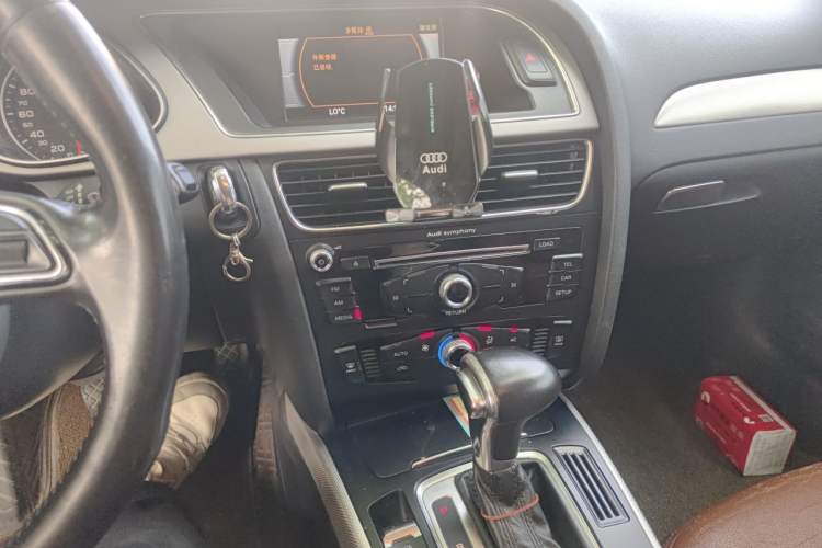 Used Audi A4L 2013 35 TFSI Automatic Standard Model Audio And AC Panel