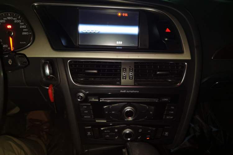 Used Audi A4L 2013 35 TFSI Automatic Comfort Model Audio And AC Panel