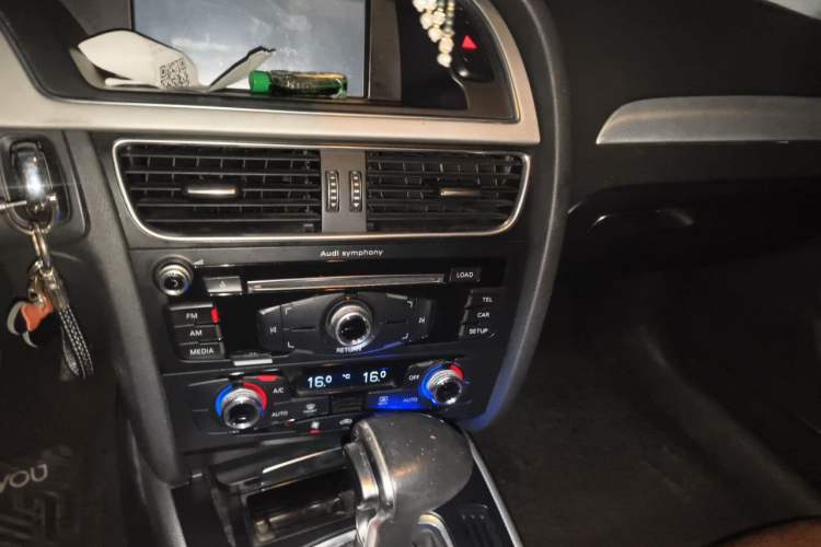 Used Audi A4L 2013 35 TFSI Automatic Standard Model Audio And AC Panel