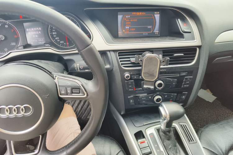 Used Audi A4L 2013 35 TFSI Automatic Standard Model Audio And AC Panel