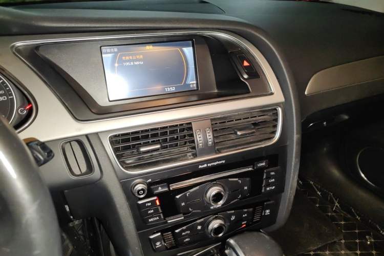Used Audi A4L 2013 35 TFSI Automatic Standard Model Audio And AC Panel