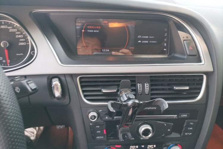Used Audi A4L 2013 35 TFSI Automatic Standard Model Audio And AC Panel