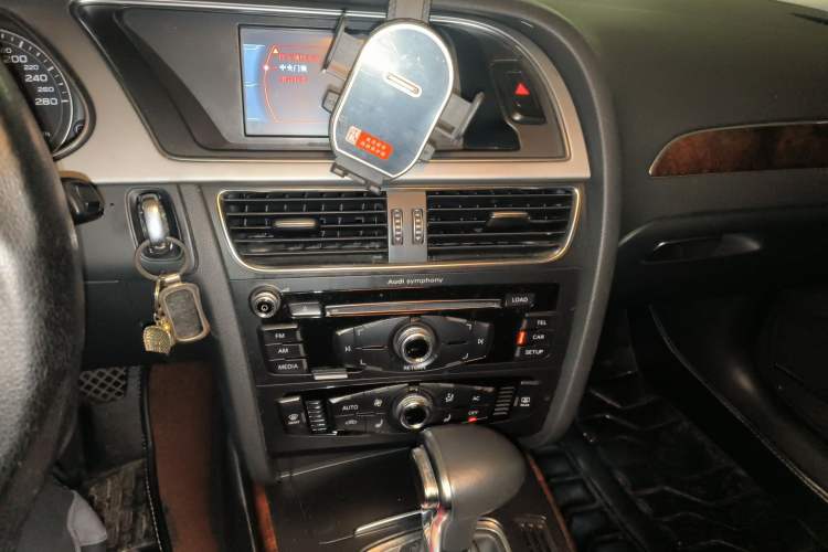 Used Audi A4L 2013 35 TFSI Automatic Comfort Model Audio And AC Panel