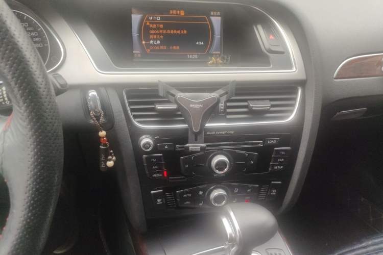 Used Audi A4L 2013 35 TFSI Automatic Standard Model Audio And AC Panel