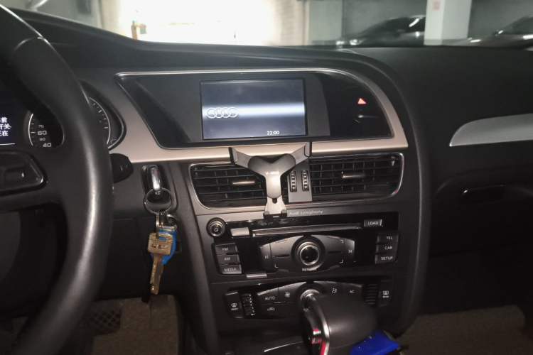 Used Audi A4L 2013 35 TFSI Automatic Standard Model Audio And AC Panel
