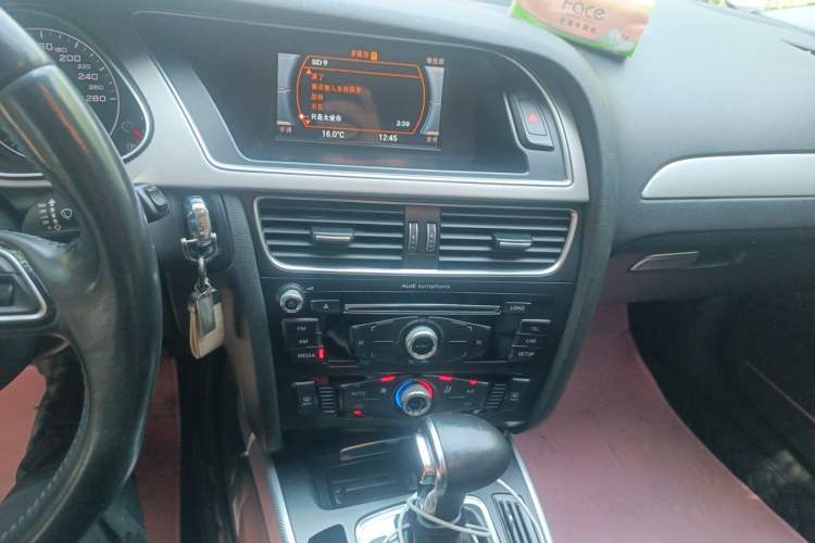 Used Audi A4L 2013 35 TFSI Automatic Standard Model Audio And AC Panel