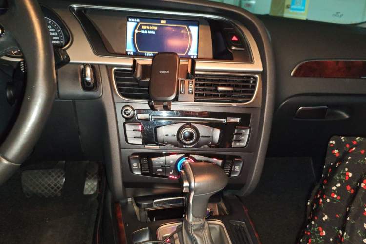 Used Audi A4L 2013 35 TFSI Automatic Comfort Model Audio And AC Panel