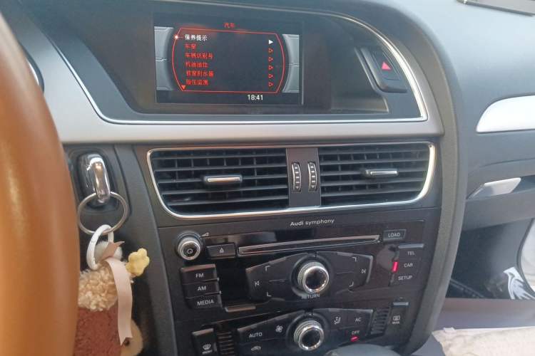 Used Audi A4L 2013 35 TFSI Automatic Standard Model Audio And AC Panel