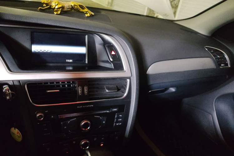 Used Audi A4L 2013 35 TFSI Automatic Standard Model Audio And AC Panel