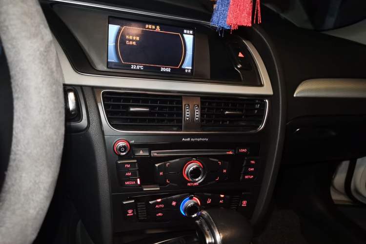 Used Audi A4L 2013 40 TFSI quattro Individual Sport Edition Audio And AC Panel