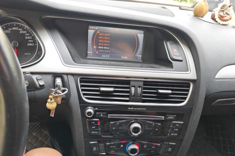 Used Audi A4L 2013 35 TFSI Automatic Comfort Model Audio And AC Panel