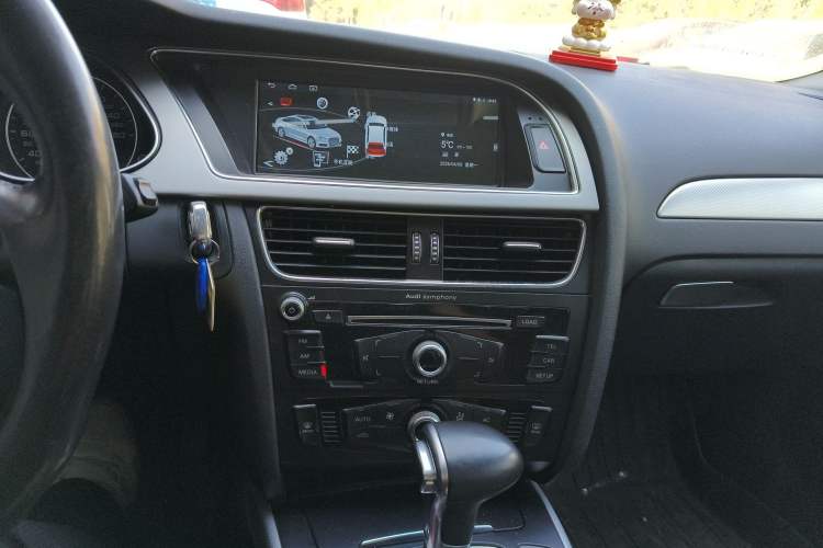 Used Audi A4L 2013 35 TFSI Automatic Standard Model Audio And AC Panel