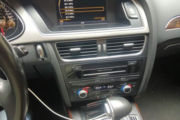 Used Audi A4L 2013 35 TFSI Automatic Technology Edition Audio And AC Panel