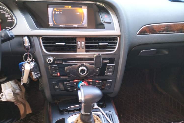 Used Audi A4L 2013 35 TFSI Automatic Comfort Model Audio And AC Panel