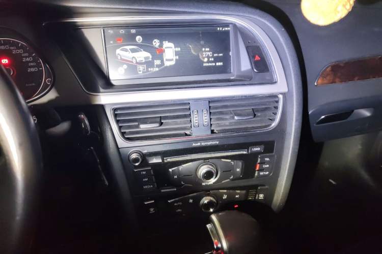 Used Audi A4L 2013 35 TFSI Automatic Standard Model Audio And AC Panel