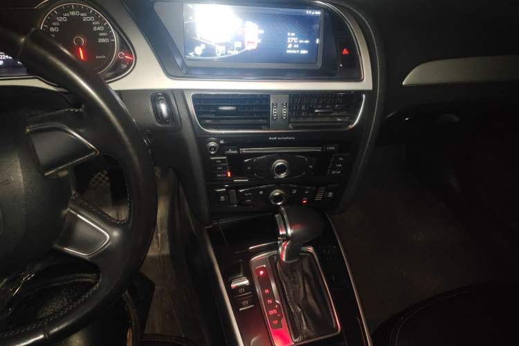 Used Audi A4L 2013 30 TFSI Automatic Comfort Model Audio And AC Panel