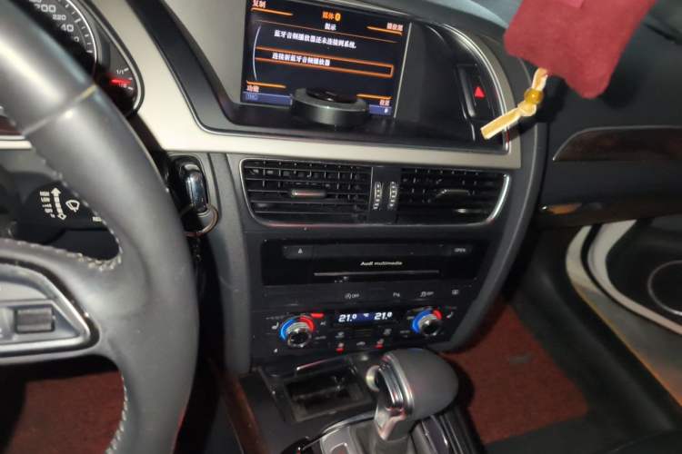 Used Audi A4L 2013 35 TFSI Automatic Luxury Model Audio And AC Panel