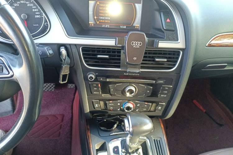 Used Audi A4L 2013 35 TFSI Automatic Standard Model Audio And AC Panel