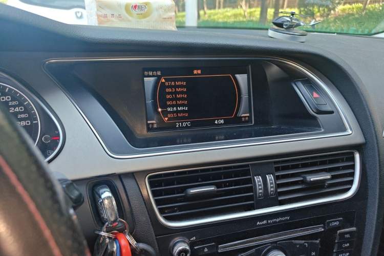 Used Audi A4L 2013 35 TFSI Automatic Standard Model Audio And AC Panel